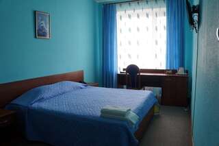 Гостиница Otel Gostinyy Dvor Нижневартовск  Двухместный номер «Комфорт» с 1 кроватью или 2 отдельными кроватями-1
